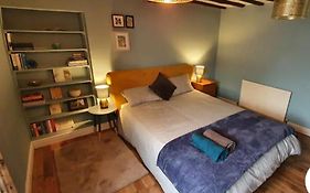Beautiful Central Kendal Townhouse 3 Double Beds Free Parking